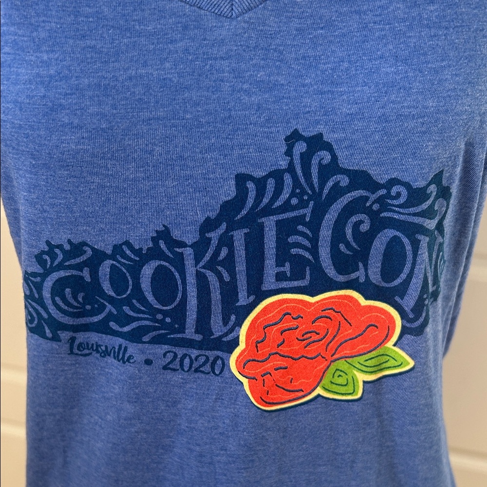 Women’s Stylish Fitted Blue Graphic V-Neck Tee Louisville 2020 Cookie Con Size L - Picture 2 of 9